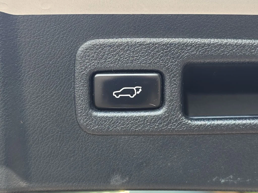Used 2015 Silver Lexus 200t image 16