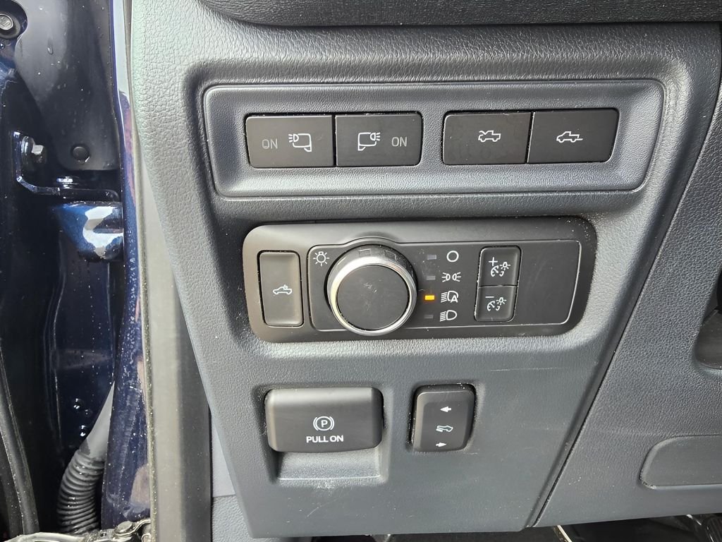 Used 2022 Antimatter Blue Metallic Ford LARIAT image 18