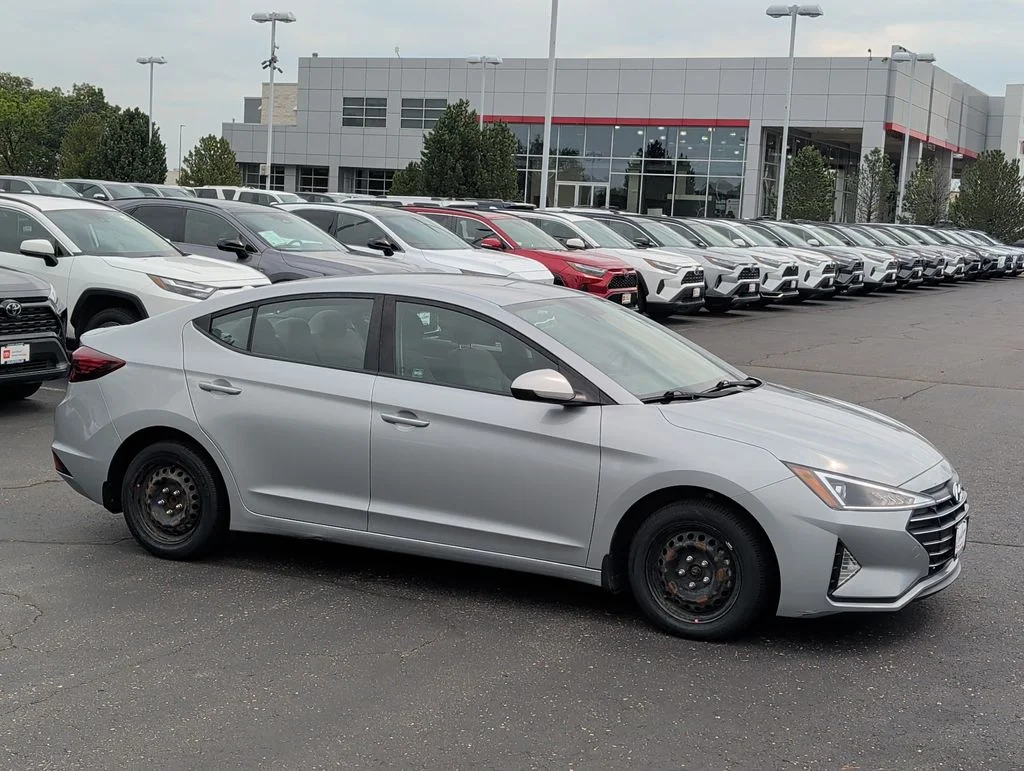 Used 2020 Hyundai Elantra SE with VIN KMHD74LF3LU991675 for sale in Minneapolis, Minnesota