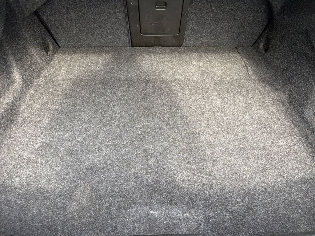 Used 2024 Black Volvo B5 Core Dark Theme image 14