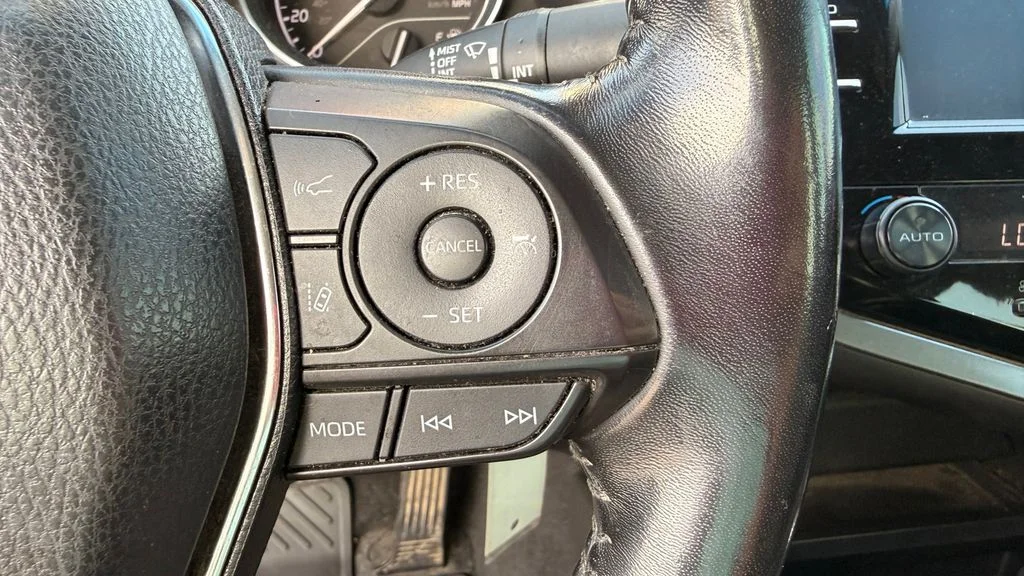 Used 2019 Silver Toyota SE image 21