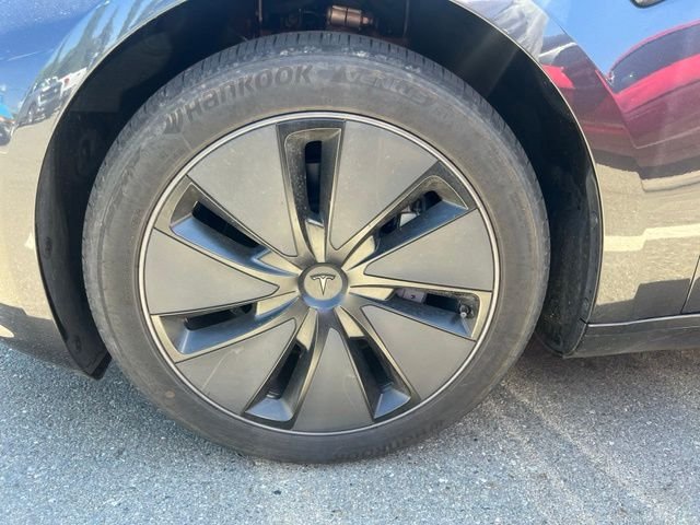 Used 2025  Tesla  image 5