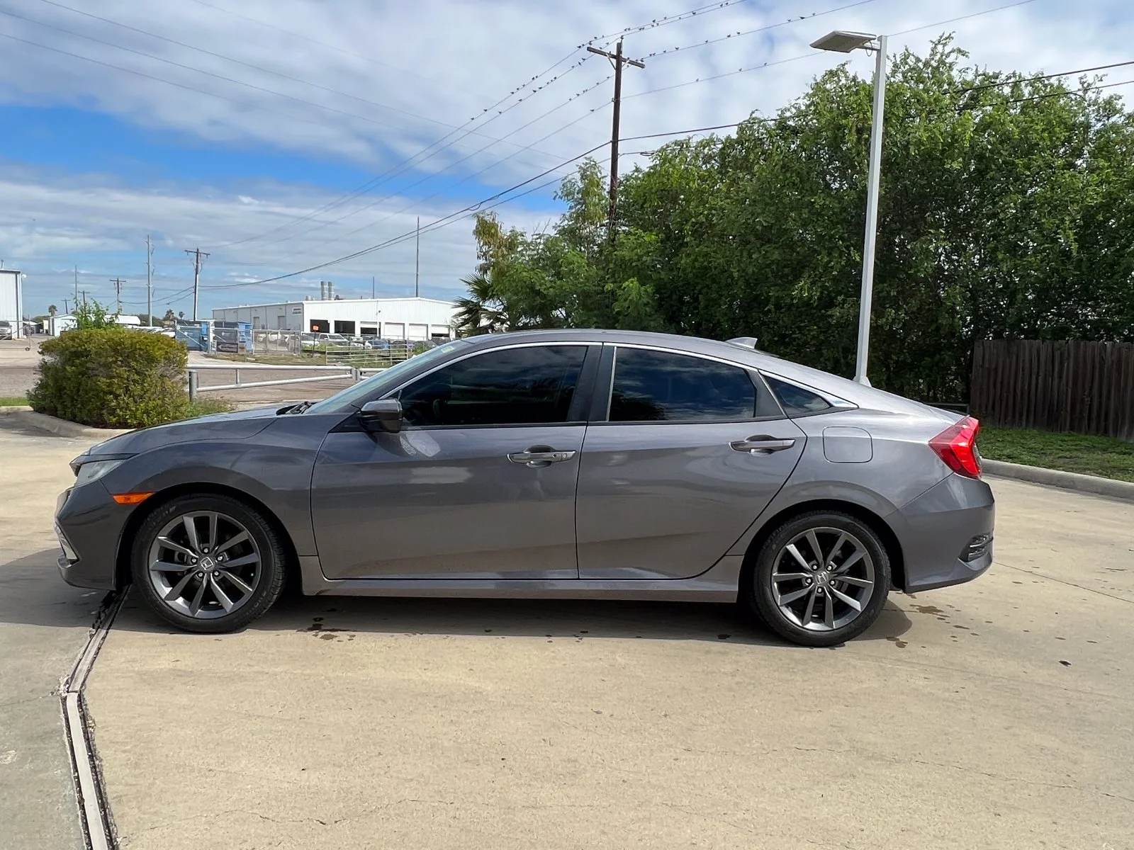 Used 2021  Honda EX-L image 2