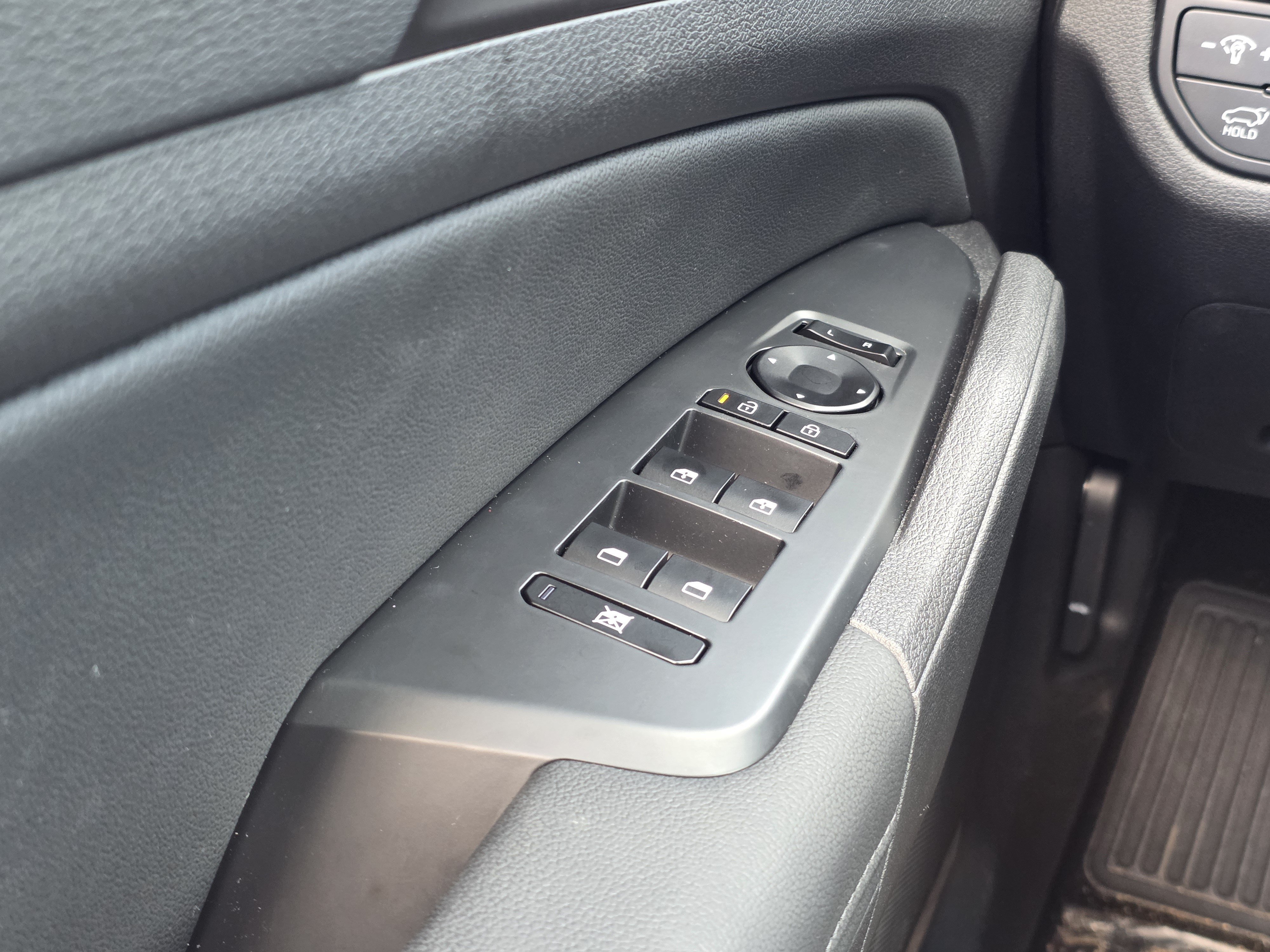 New 2026 Snow White Pearl Kia EX image 11