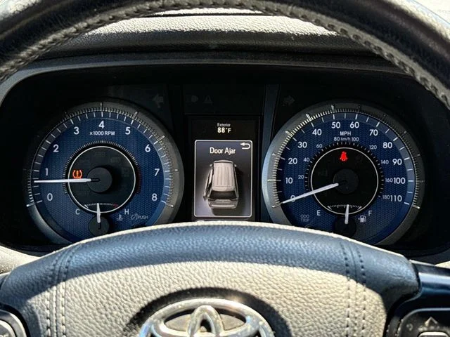Used 2015 Gray Toyota XLE image 23