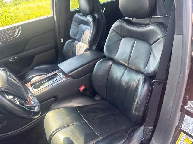 Used 2017 Black Lincoln Reserve image 9