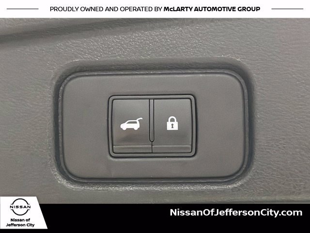 Used 2022 White Nissan SL image 15