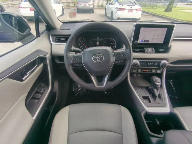 Certified Used 2023  Toyota XLE Premium image 18
