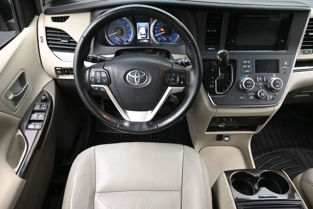 Used 2016  Toyota XLE Premium image 15