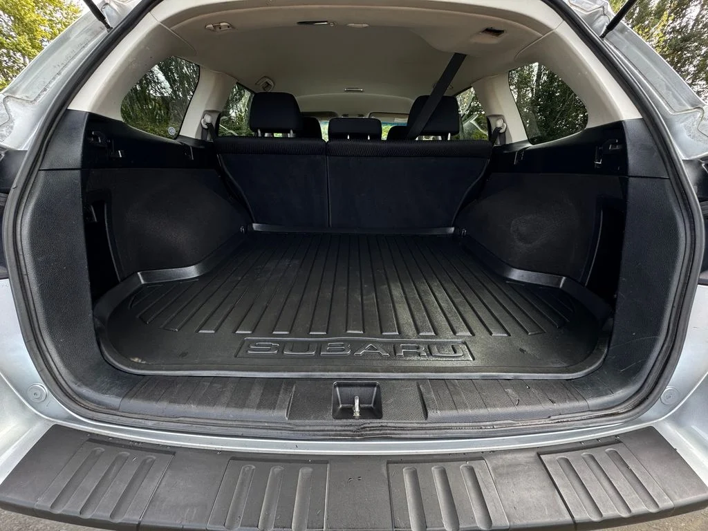 Used 2011 Silver Subaru 2.5i Premium image 10