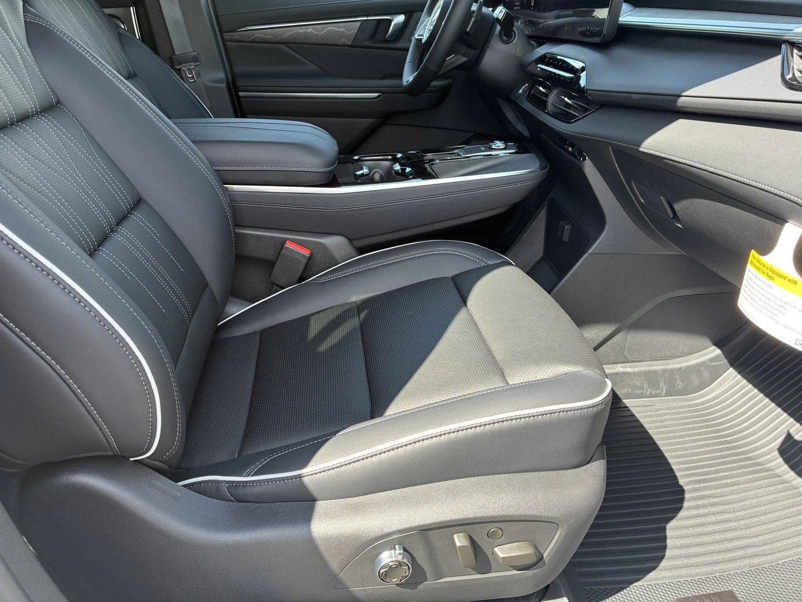 New 2027 Iridescent White Tricoat Buick Avenir image 7