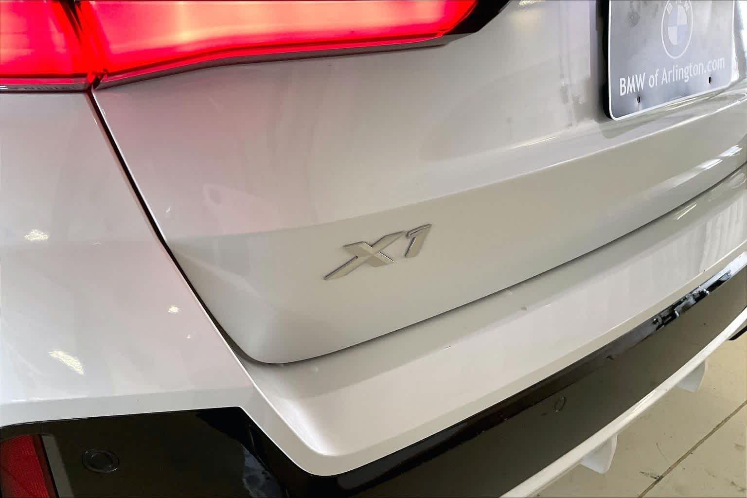 Certified Used 2025 Mineral White Metallic BMW xDrive28i image 31