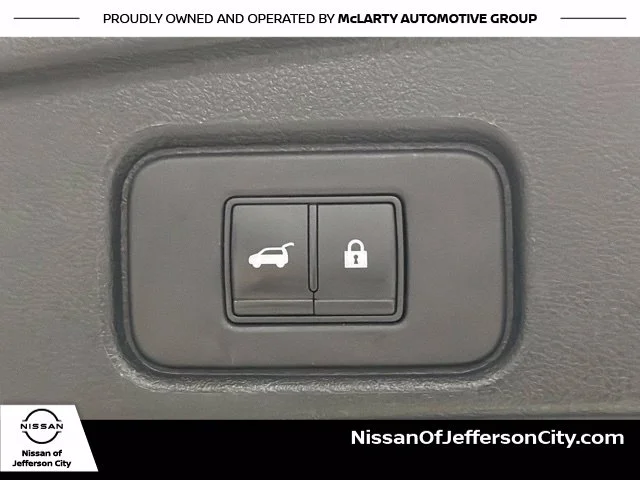 Used 2022 White Nissan SL image 15