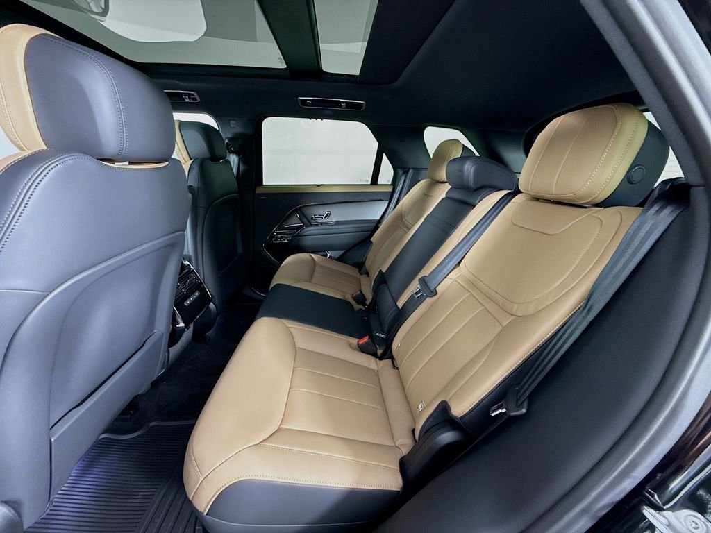 New 2026 Santorini Black Land Rover Dynamic SE image 25