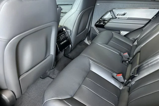New 2026 Santorini Black Land Rover SE image 11