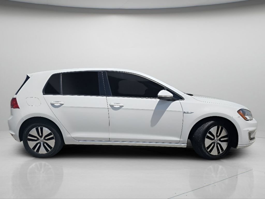 Used 2016 Pure White Volkswagen SE image 25