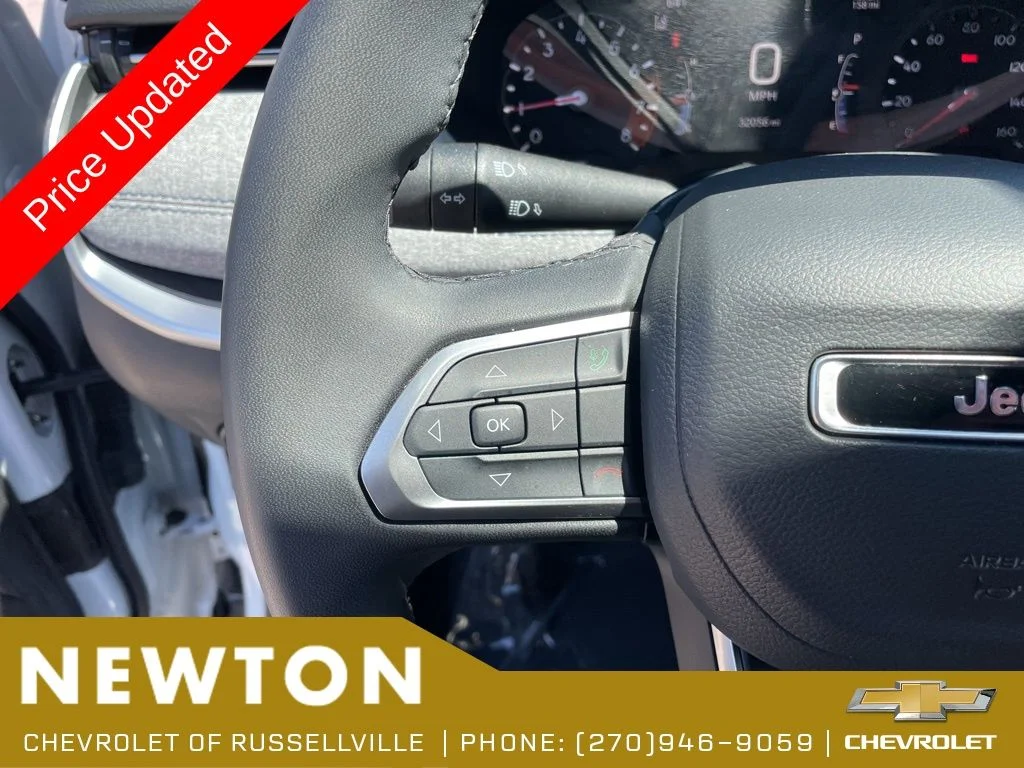 Used 2025 Bright White Clearcoat Jeep Latitude image 13