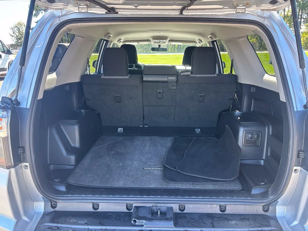 Used 2016 Silver Toyota SR5 image 5