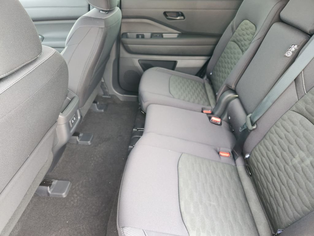 2026 Nissan Pathfinder SV - Photo 30