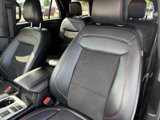 Used 2023 Gray Ford ST-Line image 12
