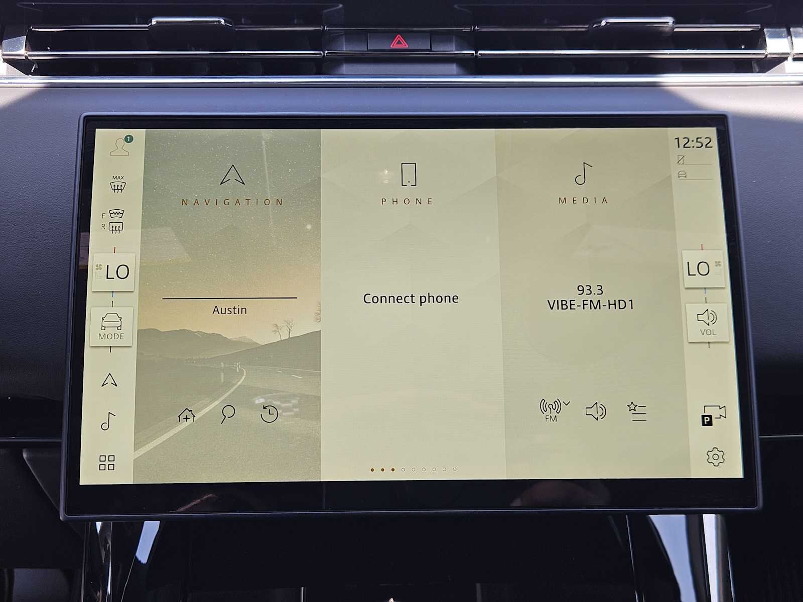 New 2026 Fuji White LAND ROVER SE image 16