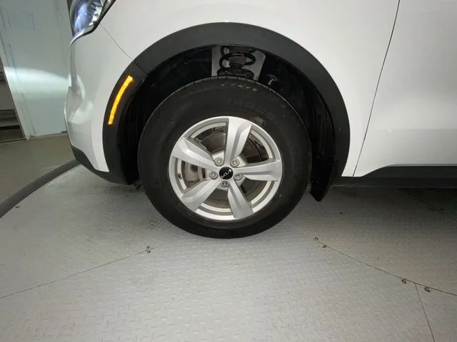 Used 2023 White Kia LX image 10
