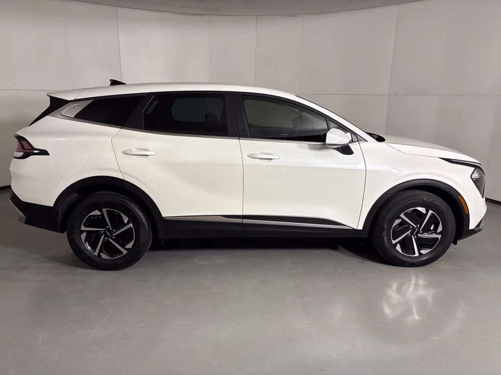 Used 2023 White Kia LX image 9