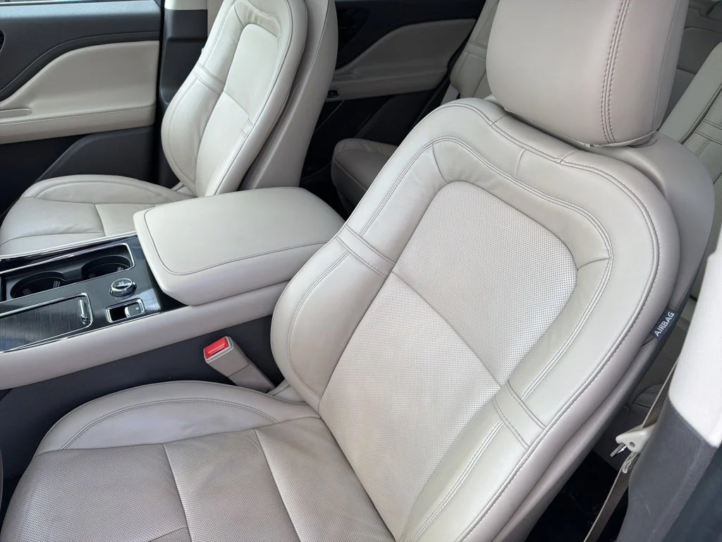 Used 2023 Pristine White Lincoln Reserve image 10