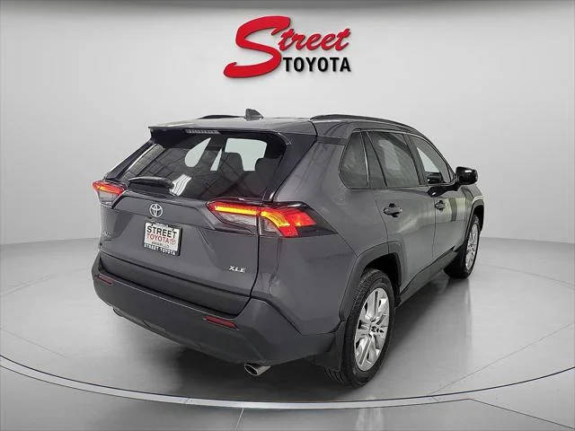 Certified Used 2025 MAGNETIC GRAY MET. Toyota  image 4