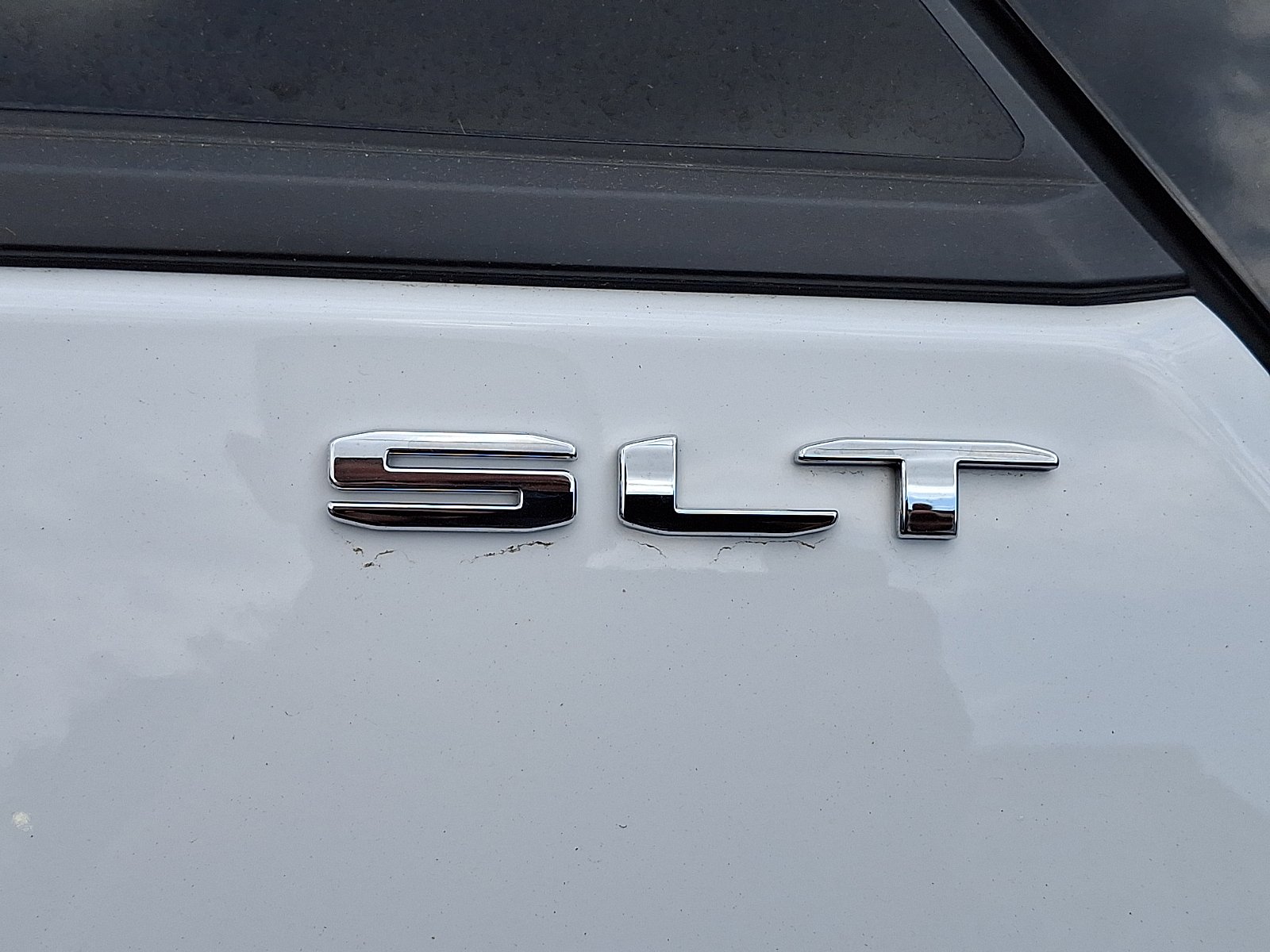 Used 2024 Summit White - GAZ GMC FWD SLT image 30