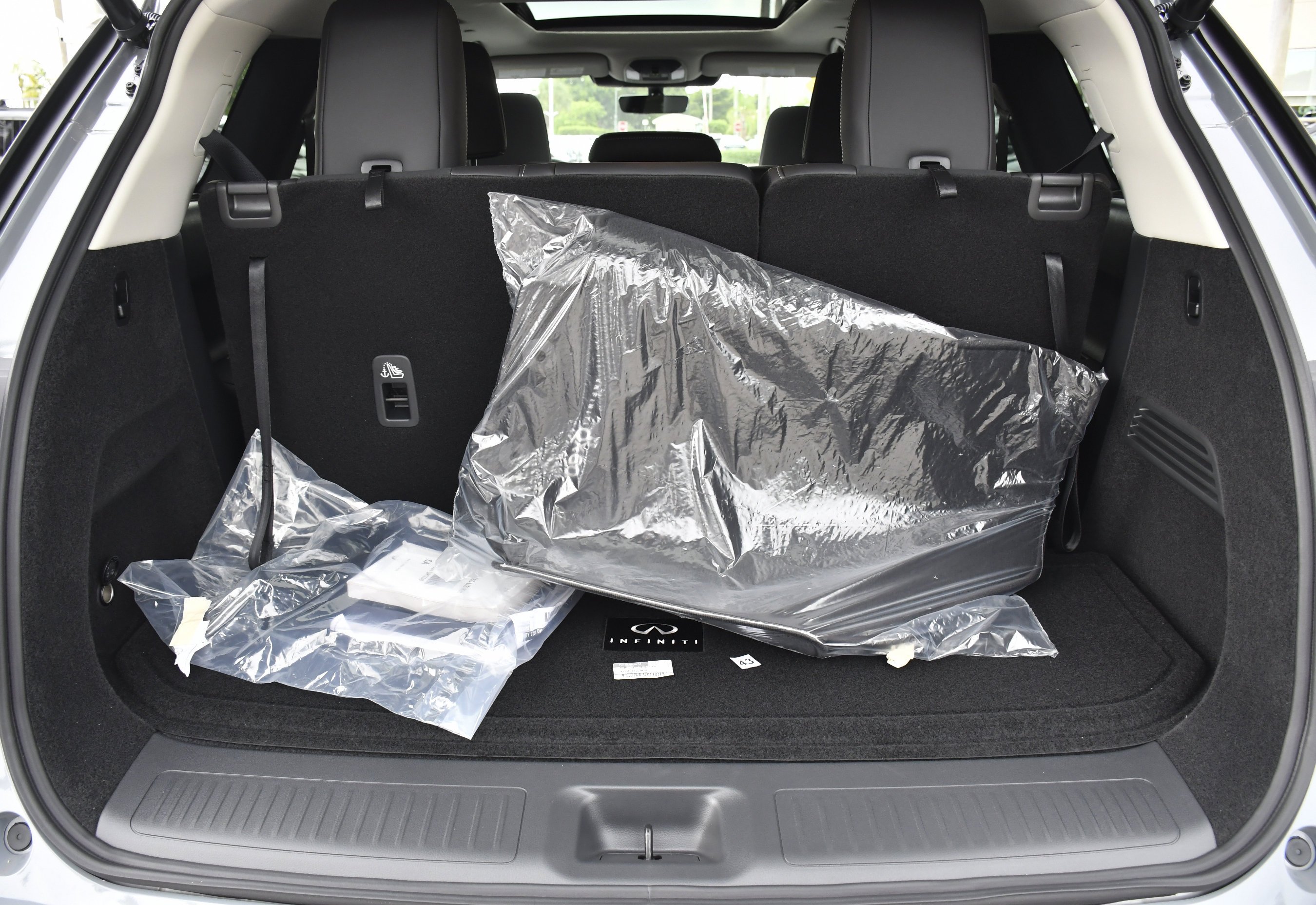 New 2027 HARBOR GRAY INFINITI Luxe FWD image 36