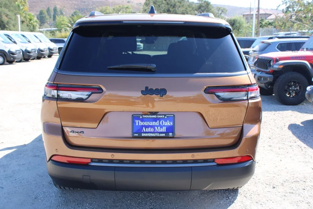 New 2026 Copper Shino Metallic Clear-Coat Exterior Paint Jeep Limited image 5