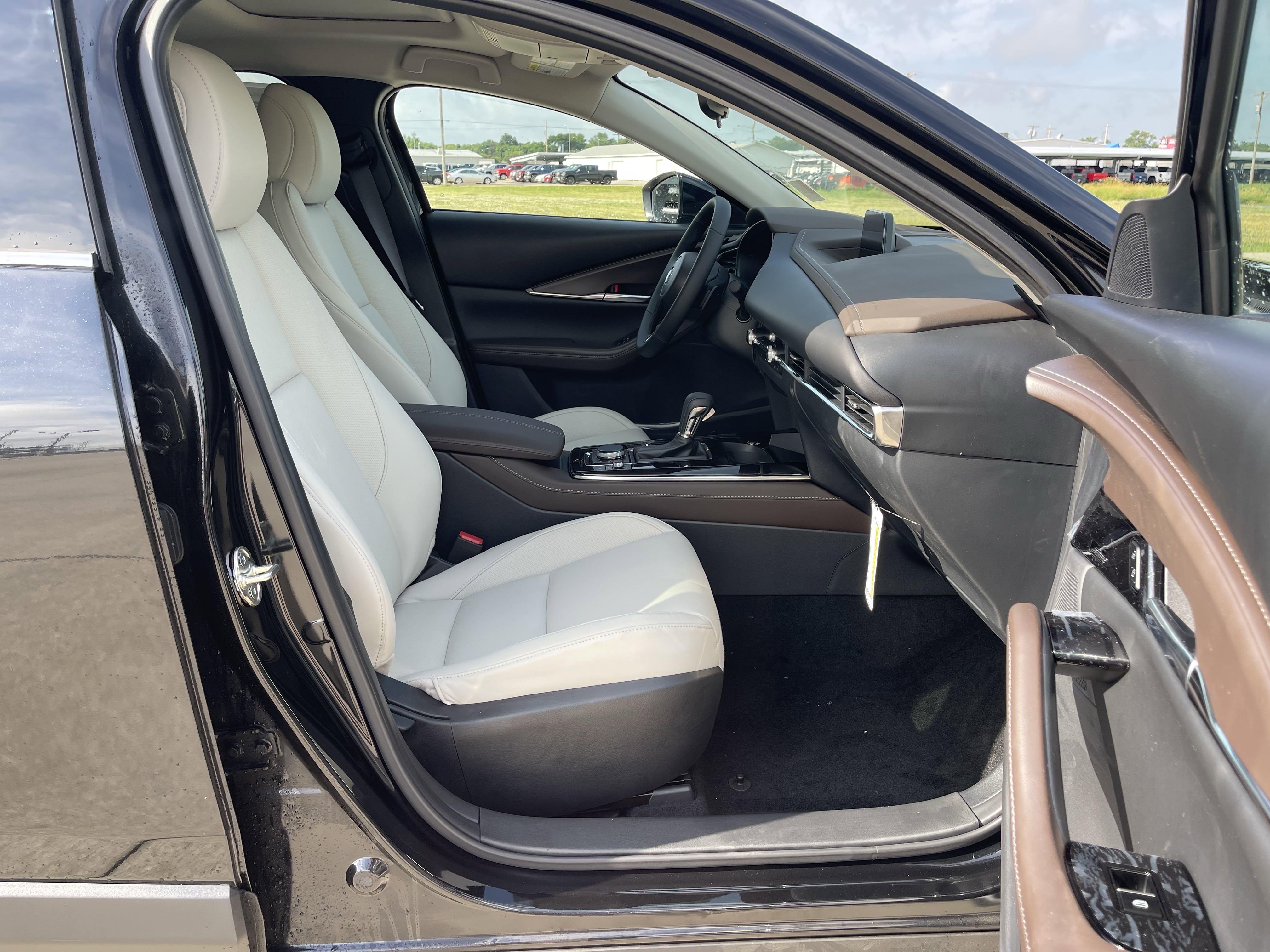 2025 Mazda CX-30 Premium - Photo 10