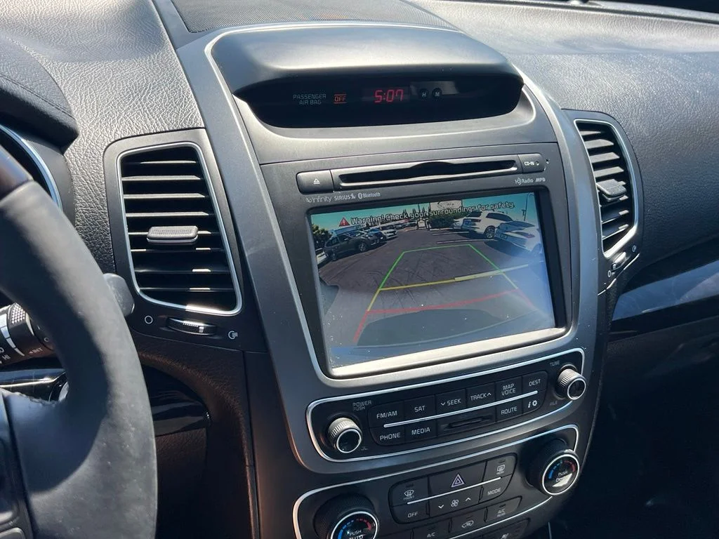 Used 2014 Snow White Pearl Kia Limited V6 image 23