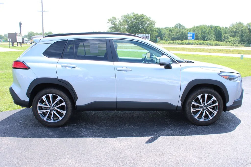 Used 2023 Silver Toyota XLE image 17