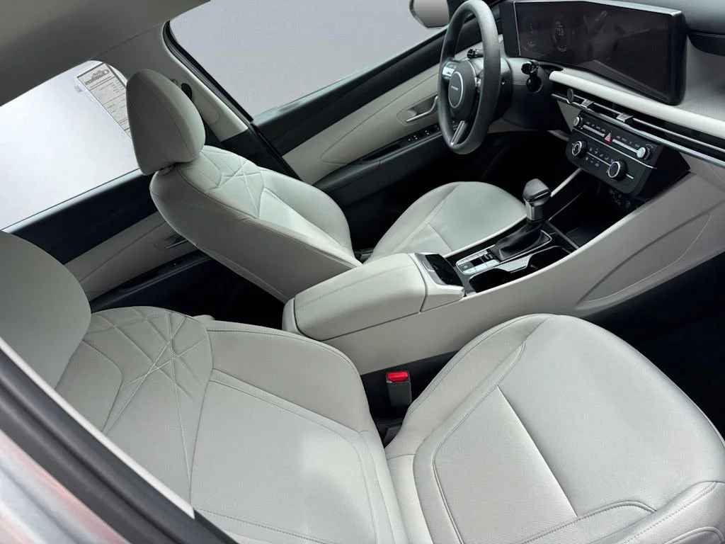 Used 2025 Silver Hyundai SE image 25