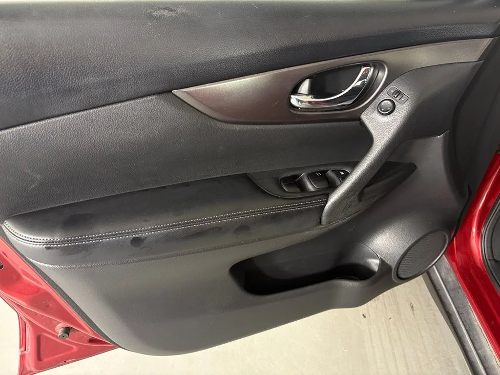 Used 2016 Red Nissan S image 14
