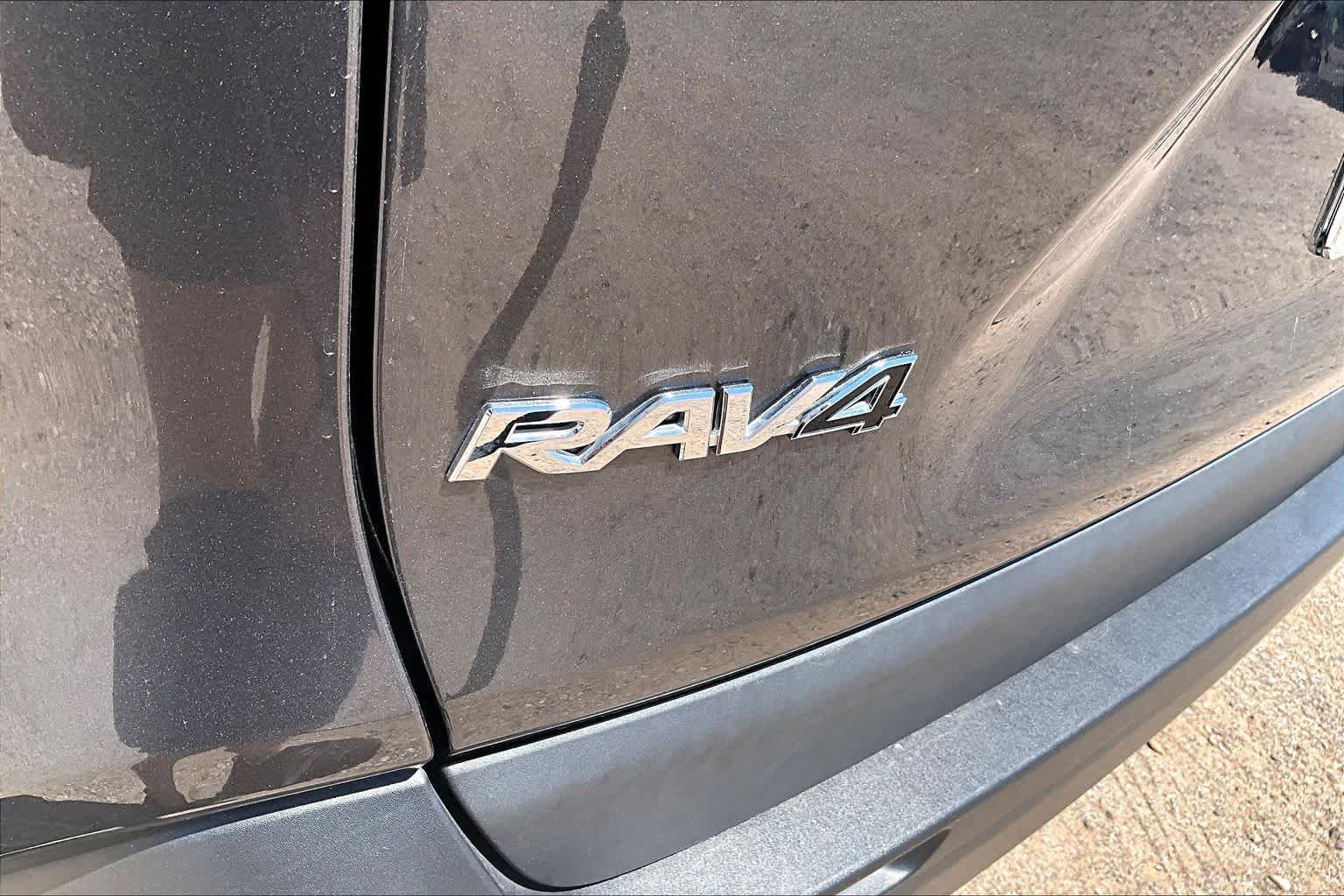 Used 2021 Magnetic Gray Metallic Toyota XLE image 27