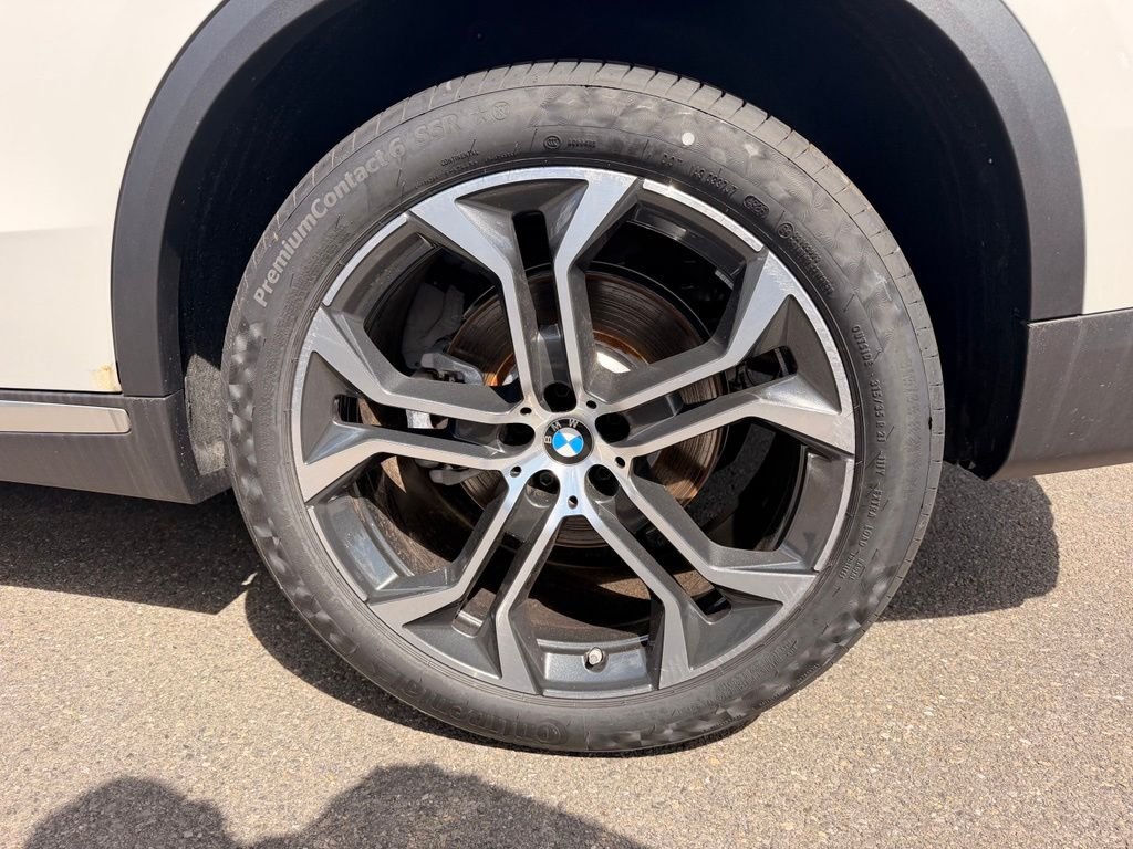 New 2026 Mineral White Metallic BMW xDrive40i image 5