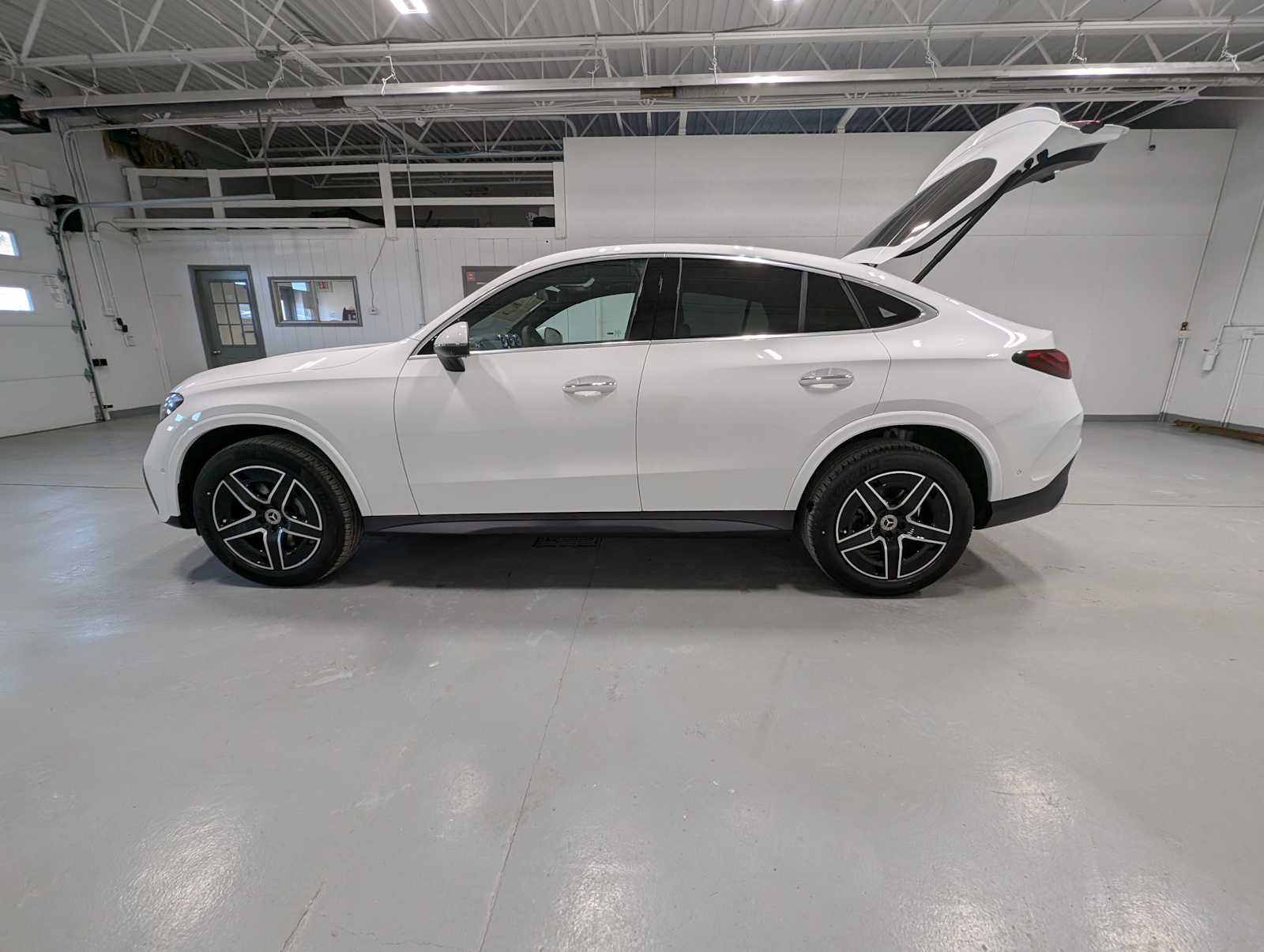 Certified Used 2026 Polar White Mercedes-Benz GLC 300 image 10
