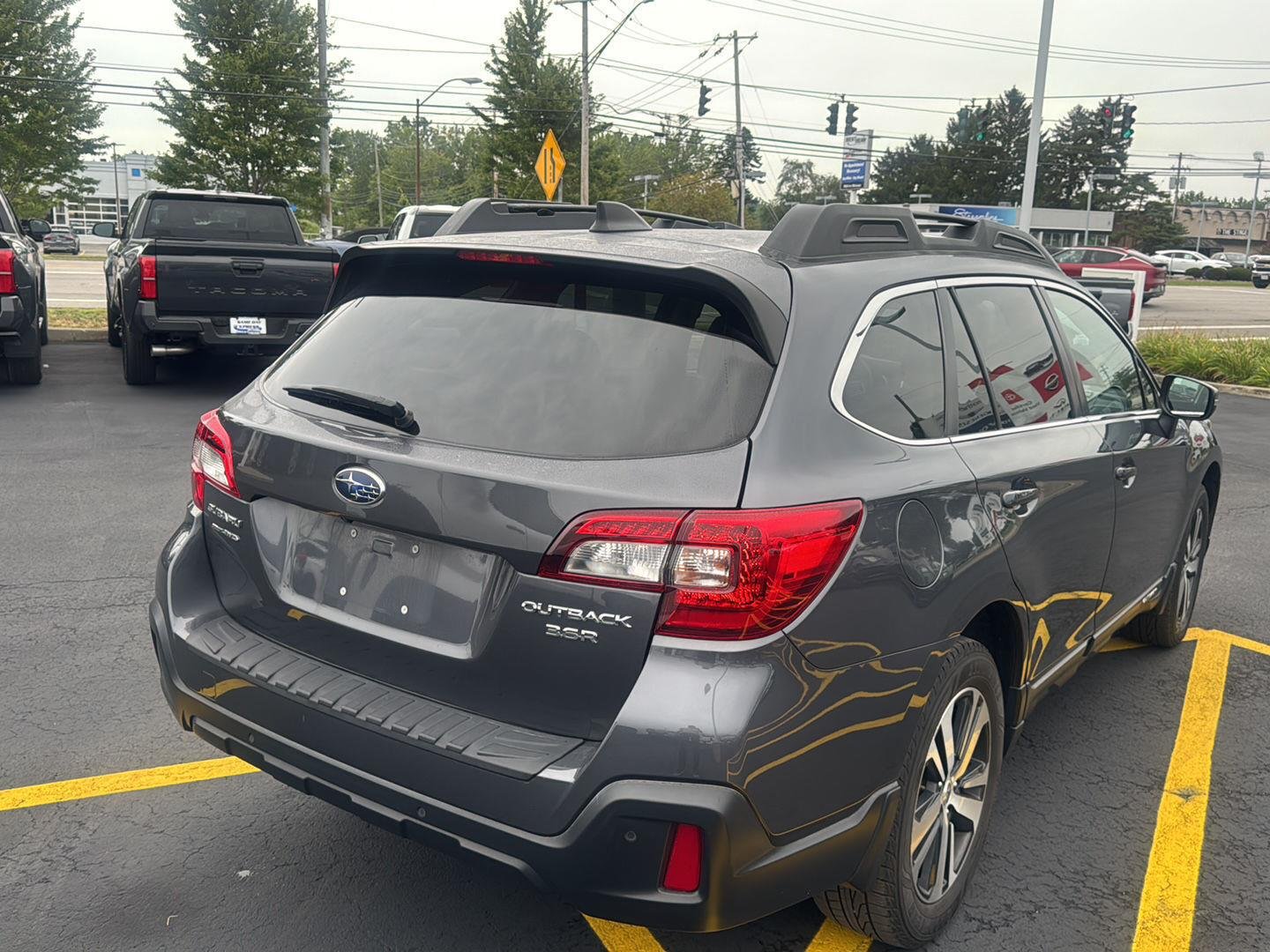 Used 2018 Magnetite Gray Metallic Subaru Limited image 6