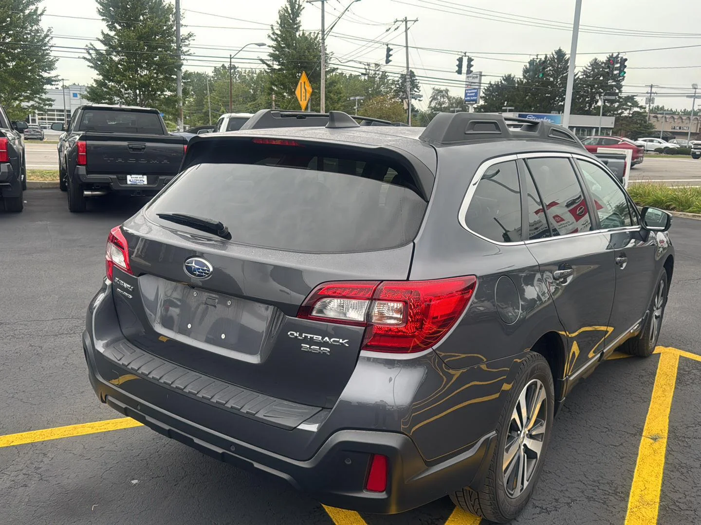 Used 2018 Magnetite Gray Metallic Subaru Limited image 6