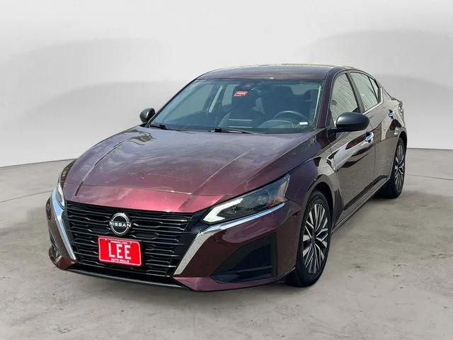 Used 2024 Red Nissan 2.5 SV image 1