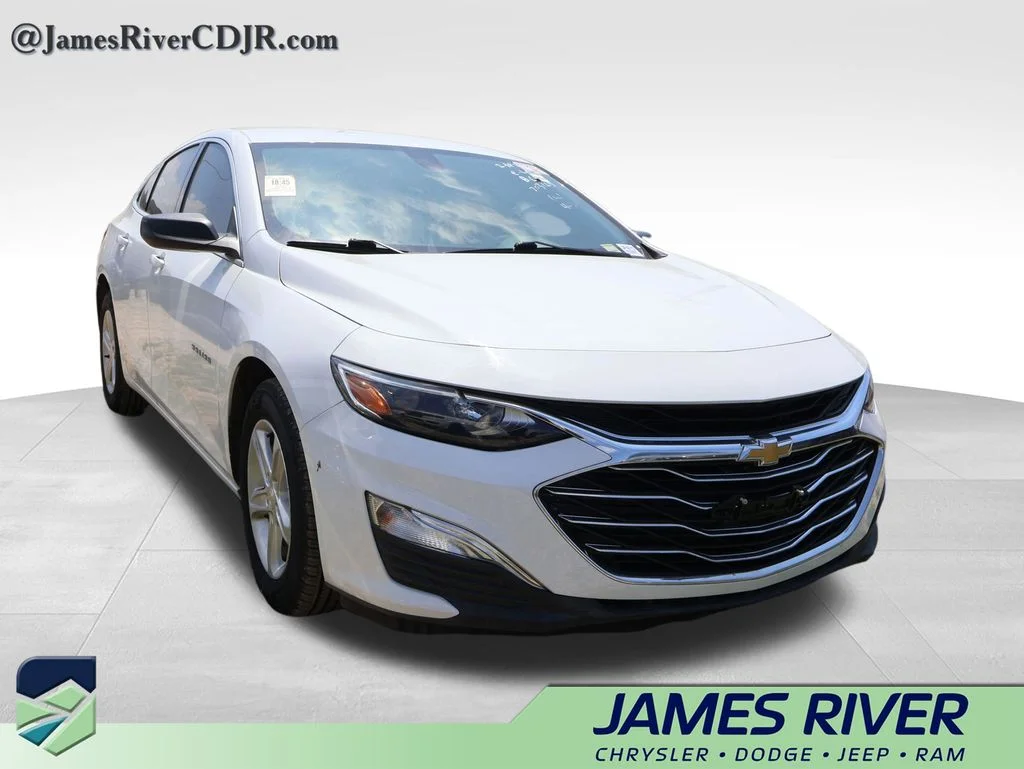 Used 2022 White Chevrolet LS image 10