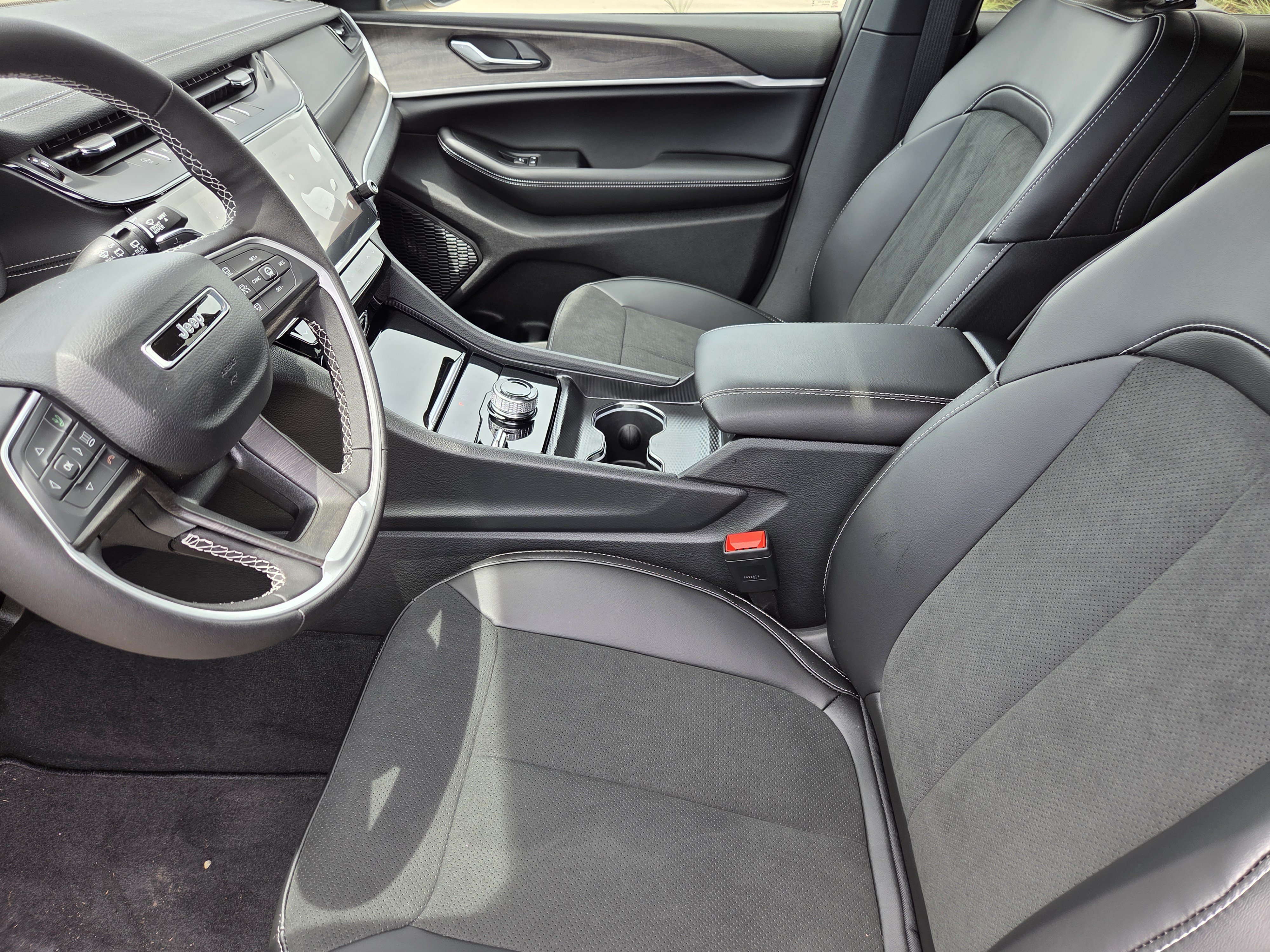New 2026 Silver Zynith Jeep Laredo Altitude image 21