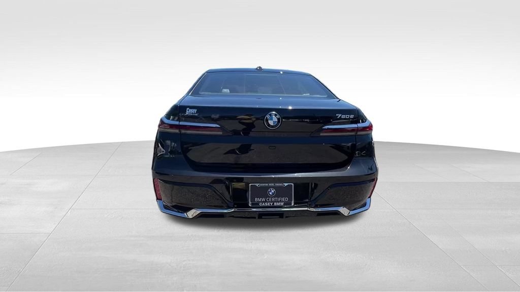2025 BMW 7 Series 750e - Photo 16