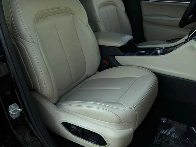 Used 2025 Black Jeep Limited image 33