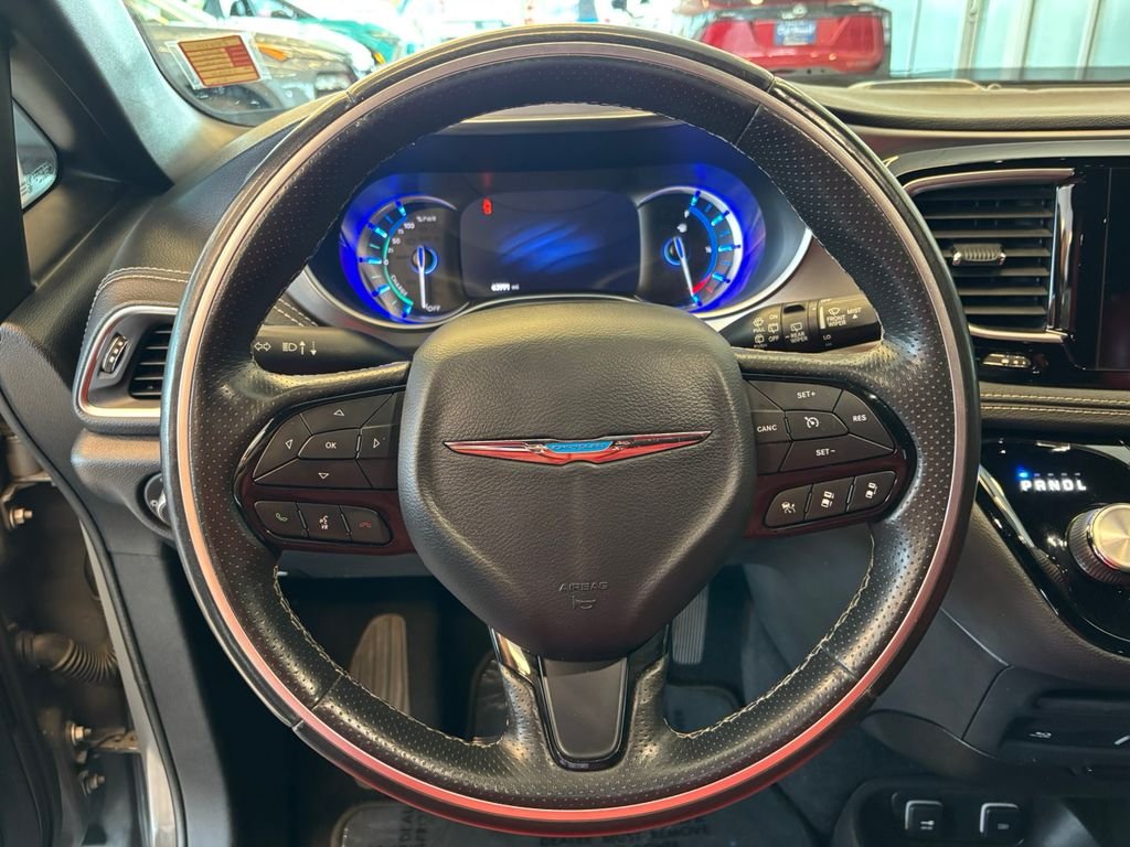Used 2020 White Chrysler Limited image 17