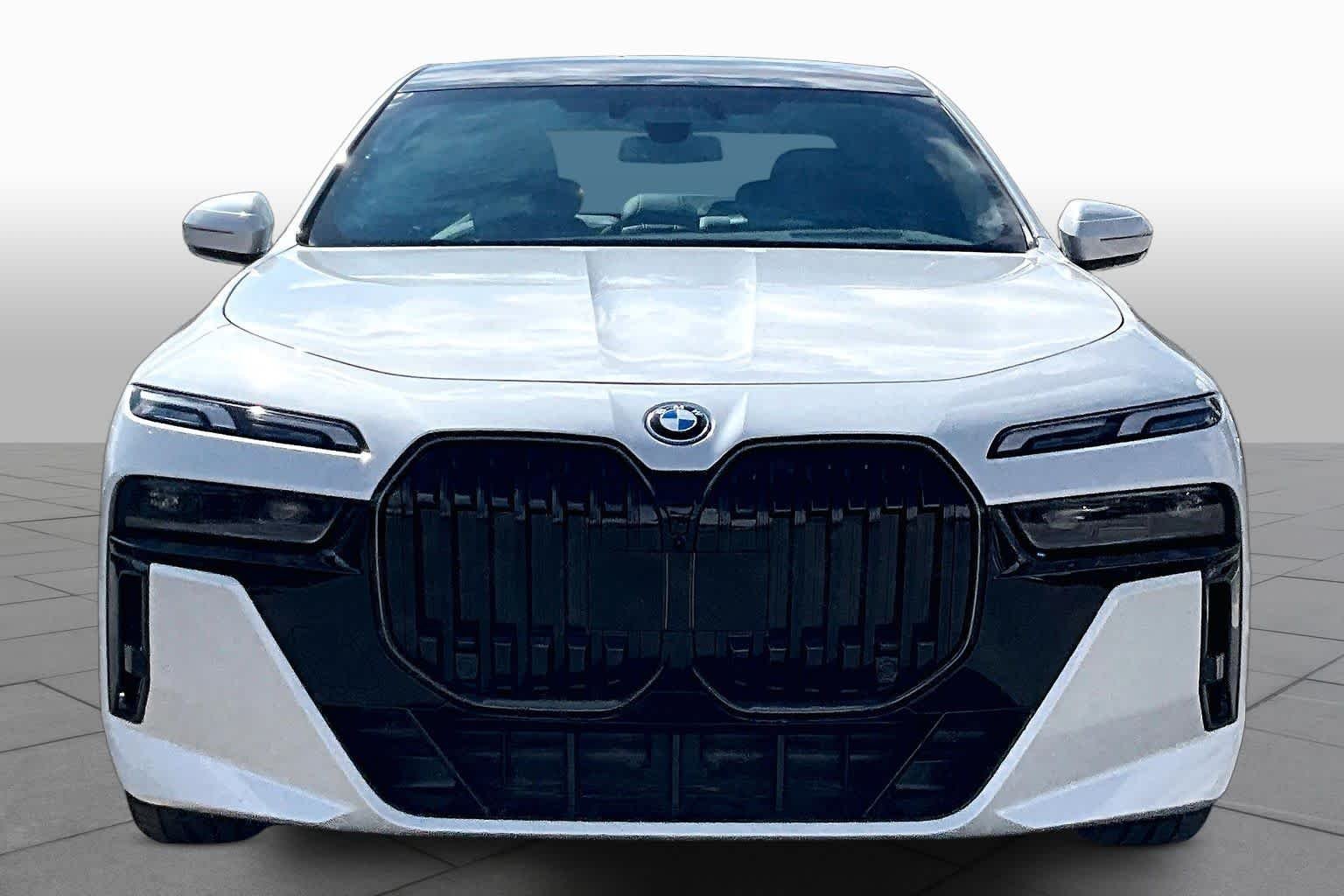New 2026 Mineral White Metallic BMW 750e xDrive image 3