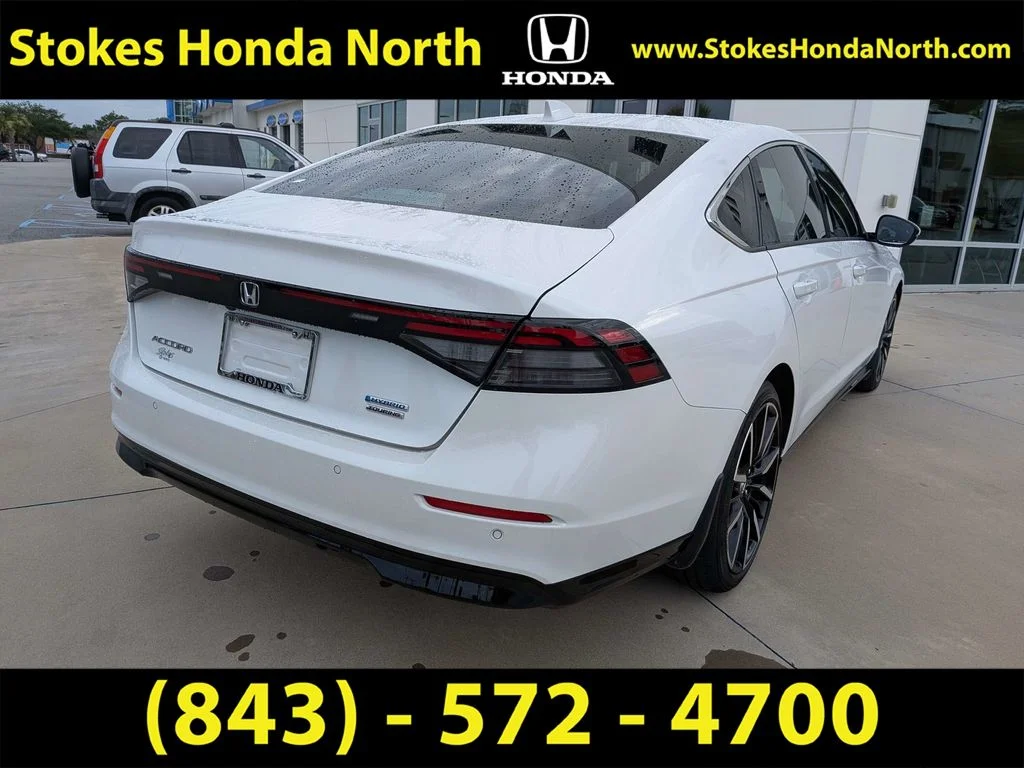 Used 2023 White Honda Touring image 2